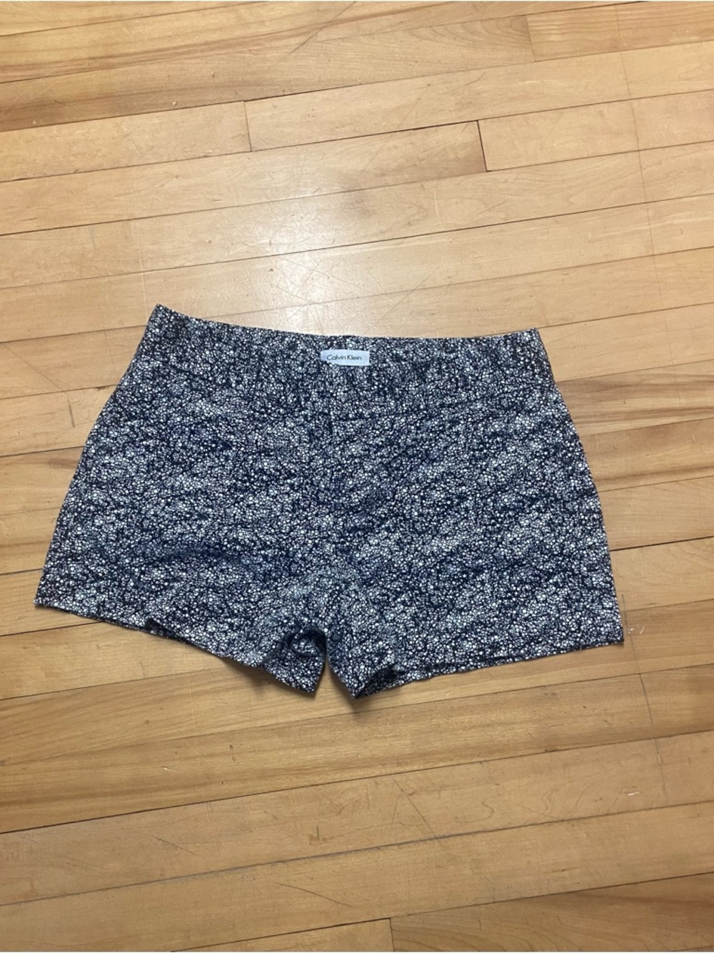 Womens 6 Calvin Klein Black and White Abstract Formal Hot Pant Cotton Shorts